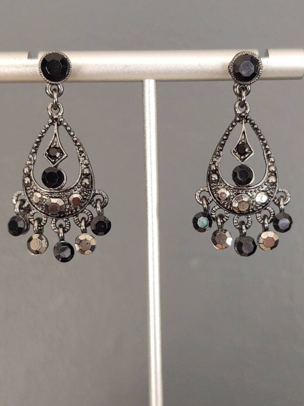 Dark gray and black drop dangle earrings
